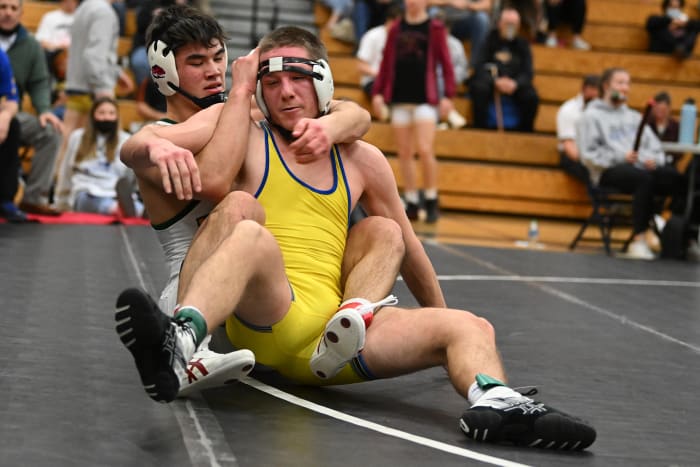 Oregon 6A wrestling district meets